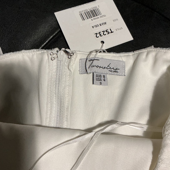 Two sisters white lace dress - Picture 6 of 8